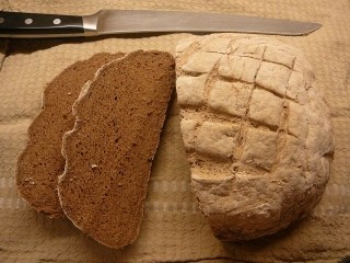 Teffový bezlepkový chléb s tapiokou a směsí Schär mix Brot Dunkel