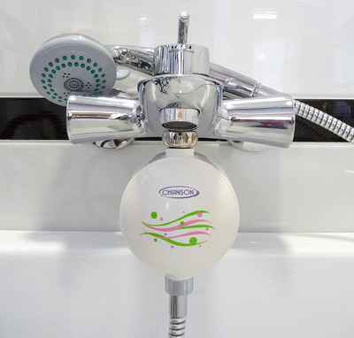 Sprchový filtr zbaví vodu chloru